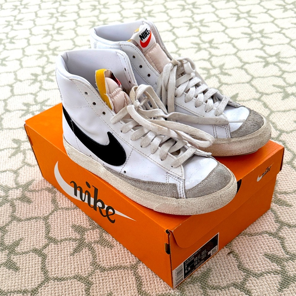 Nike Blazer Mid 77 size 5.5M/7W